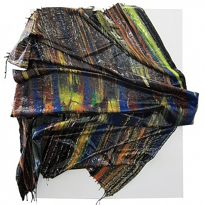 <em><strong>Mask </strong></em>, 2014<br/> Oil and gloss paint skin on canvas, 76 x 61 cm