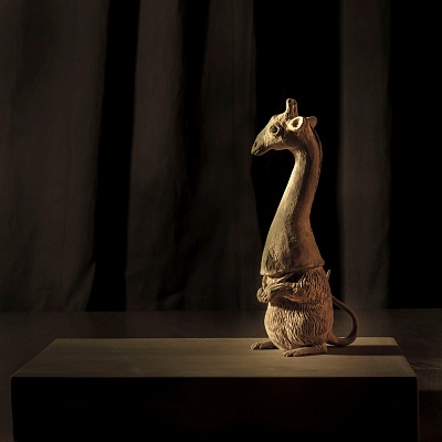 <em><strong>The Emperor's new clothes</strong></em>, 2015<br/> Wood - Hand carved, 23 x 27 x 22 cm