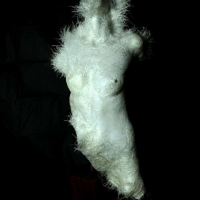 <em><strong>Torso 6, 90 x 30 x 30 cm, Fiberglass</strong></em>, 
